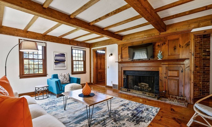 East Dennis Casa | Dog-friendly 4 bedroom 4 bathroom sleeps 10 home near bay side beaches and exclusive 6A!