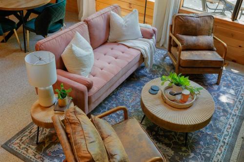 The Woods Casa | Dog-Friendly A-Frame with Firepit and Fall Foliage