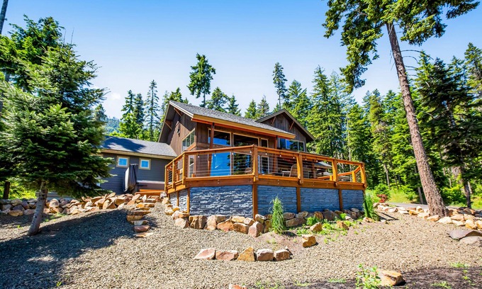Cle Elum Cabina | Dog-friendly alpine hideaway with firepit, grill, EV charger, mountain views