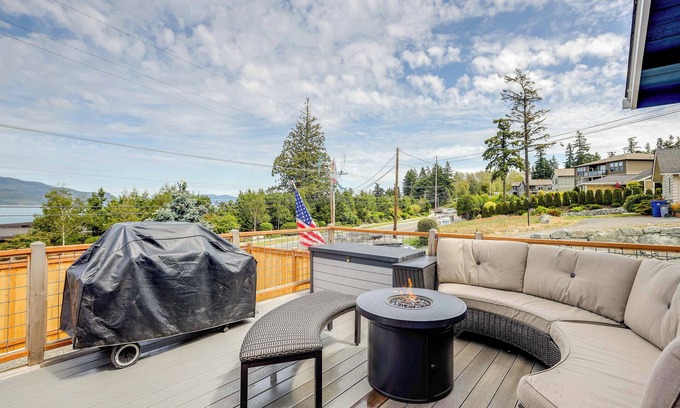 Anacortes Apartamento | Dog-Friendly Anacortes Retreat w/ Shared Hot Tub!
