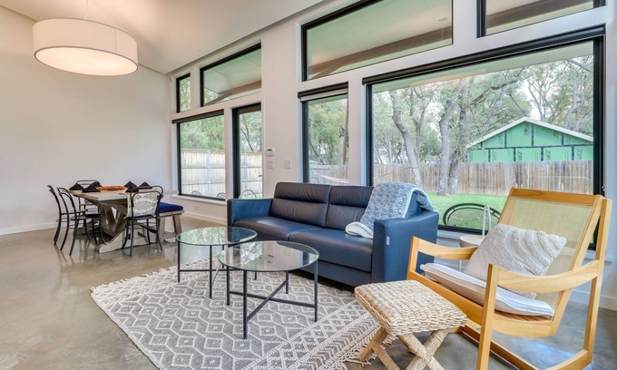 Barton Hills Apartamento | Dog-Friendly Austin Guest House: 3 Mi to Downtown