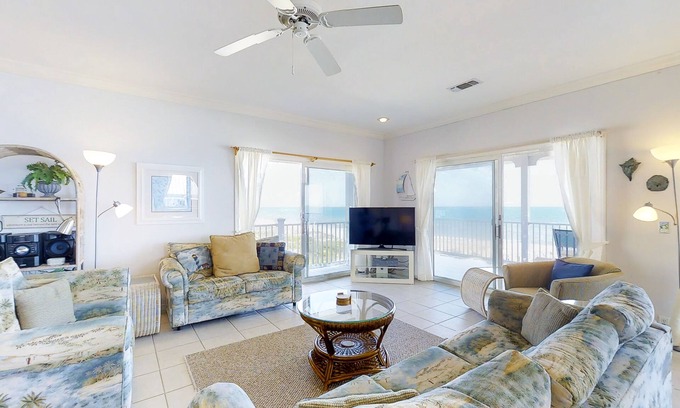 Treasure Beach Village Casa | Dog-friendly beachfront gem - community pool, tennis, washer/dryer, central AC
