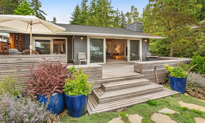 Poulsbo Casa | Dog-friendly bayfront home with beach access, firepit, sunset views & fast WiFi