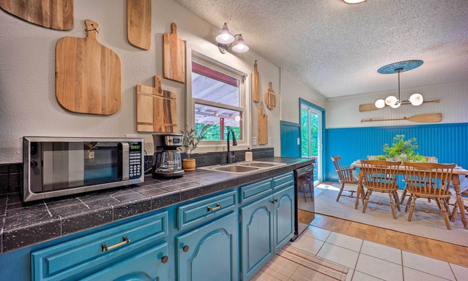 Bella Vista Cabaña | Dog-friendly Bella Vista Home w/ Grill + Deck