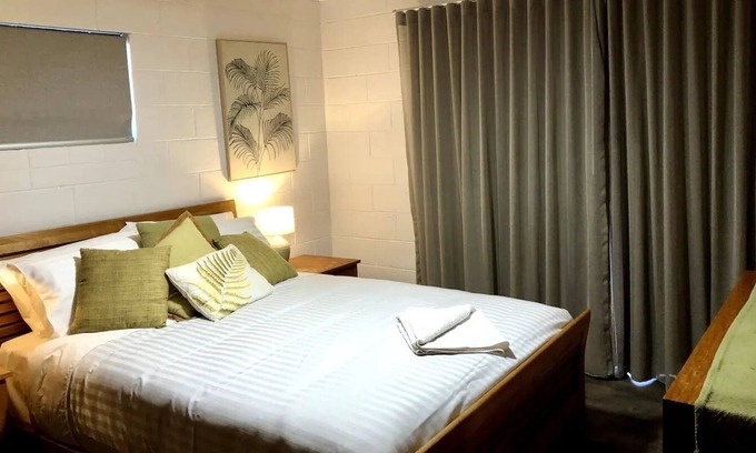Emerald Beach Casa | Dog-friendly Bluff Rd Beach House, Emerald Beach
