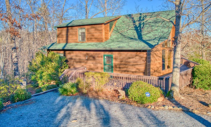 Mill Spring Casa | Dog-friendly cabin with deck, firepit & lake access - near private hiking