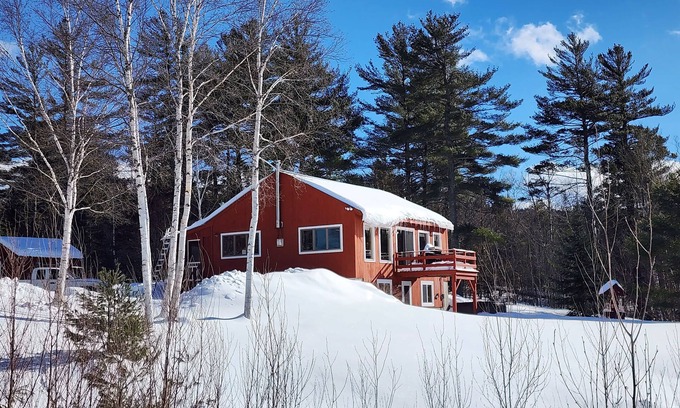 Sunday River Area Cabina | Dog Friendly Cabin w/ Hot Tub & Stunning Views!