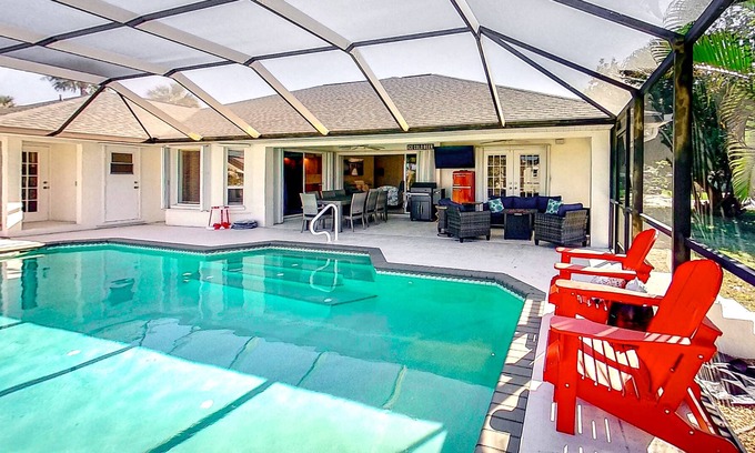 Charlotte Park Casa | Dog-friendly canal view retreat with a private pool, A/C, & washer/dryer