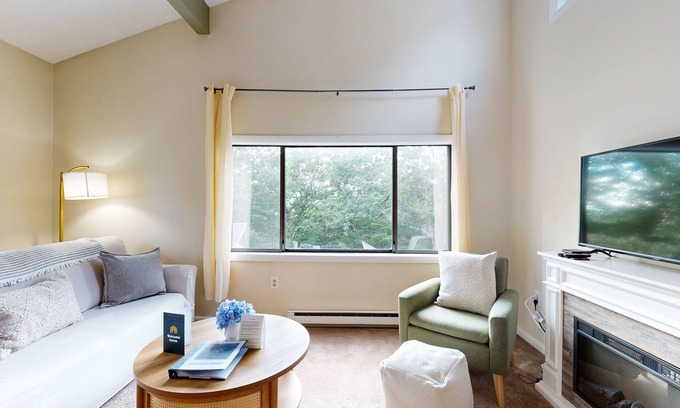 Thornton Condominio | Dog-friendly condo with 4 pools, pickleball, gym, sauna, tennis, game room, BBQ