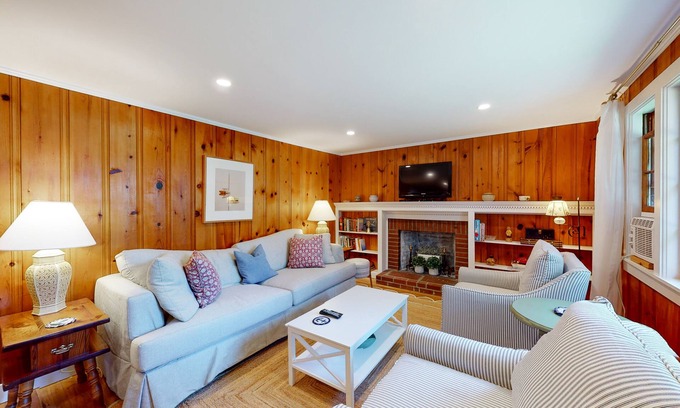 Harwich Port Casa | Dog-friendly cottage with great yard & 3 bikes - 1/2 mile to Earle Road Beach