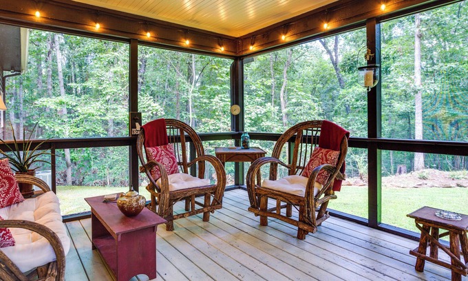 Dahlonega Cabina | Dog-Friendly Dahlonega Home w/ Private Fire Pit!