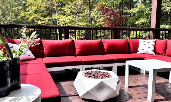 East Stroudsburg Casa | Dog friendly - Forest Escape - wraparound deck - 3BR - Shawnee - Long Stays
