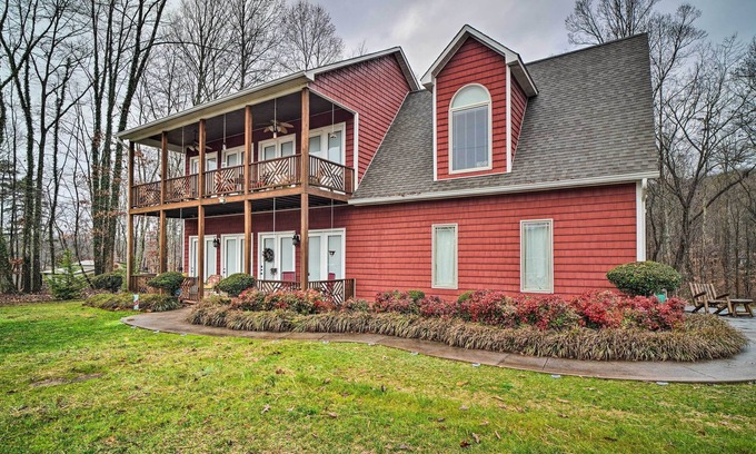 Sharps Chapel Casa | Dog-Friendly Family Home Steps to Norris Lake