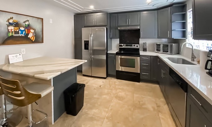 Poiciana Park II Casa | Dog-friendly guesthouse with fully equipped kitchen, grill & Wifi