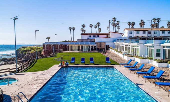 La Paloma Casa | Dog-friendly home 3 rows to beach with rooftop deck, pool, hot tub, & kitchen