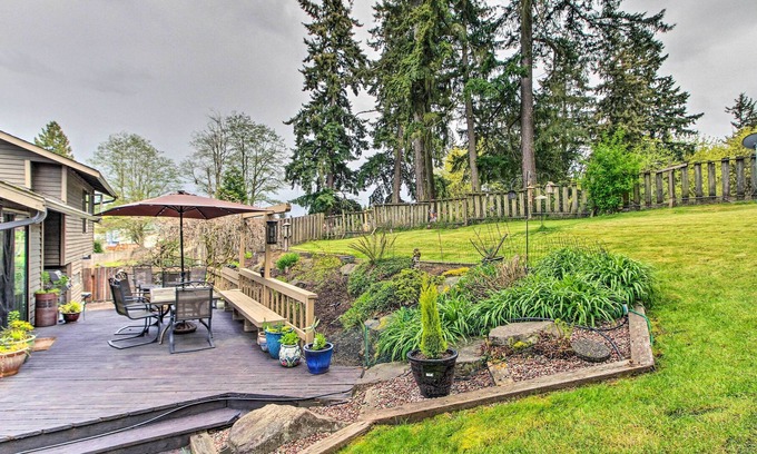 Kent Casa | Dog-Friendly Home: Fenced-Yard, Great Amenities!