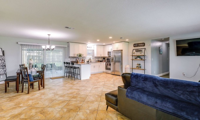 East County Civic Group Casa | Dog-Friendly Home in Valrico w/ Private Pool!