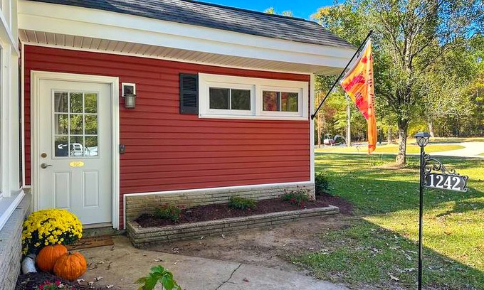 Lancaster Casa | Dog friendly home on Cedar Pines Lake/close to downtown Lancaster