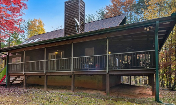 Mill Spring Cabina | Dog-friendly home with deck, shuffleboard, firepit - close to outdoor activities