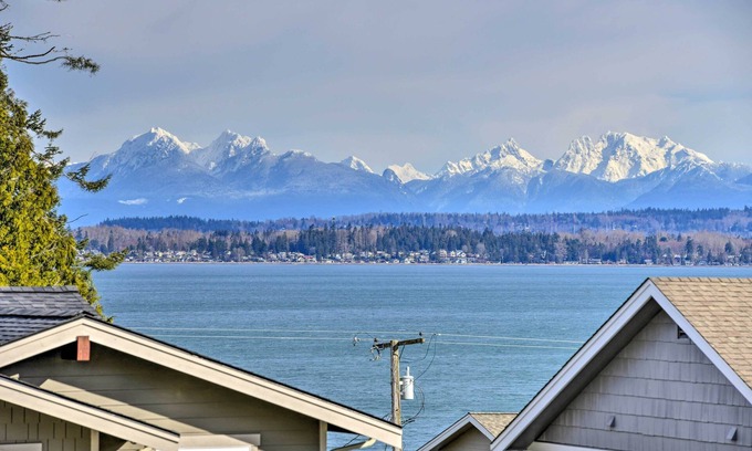 Blaine Casa | Dog-Friendly Home w/ Views by Birch Bay Park!