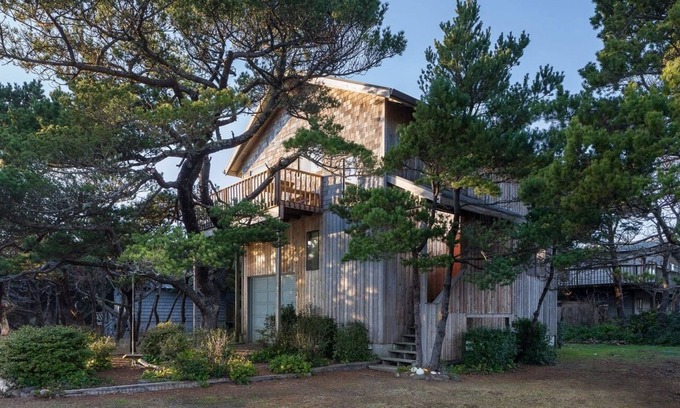 Tierra Del Mar Casa | Dog-friendly home with central AC, washer/dryer, arcade games, & balcony