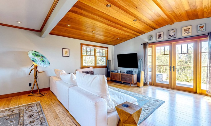 Graton Casa | Dog-friendly home with breathtaking views & garden sauna, next to golf/laguna