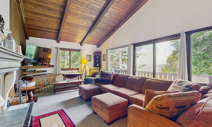 Franconia Casa | ¡Casa para perros con impresionantes vistas y balcón, cerca de Cannon Mountain!