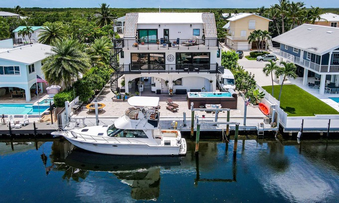 Twin Lakes Casa | Dog-friendly home with central AC, fast WiFi, W/D, & private hot tub
