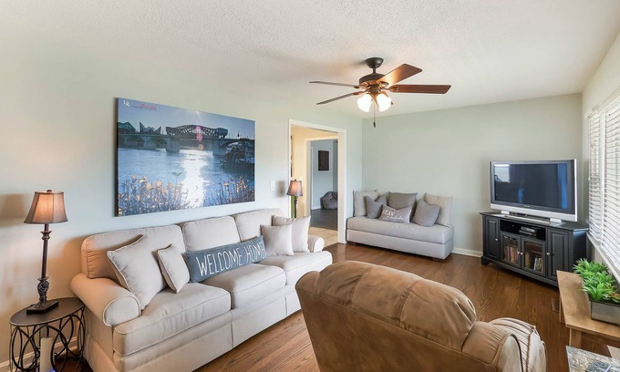 Rossville Casa | Dog-friendly home with a washer/dryer, backyard, central AC - near attractions