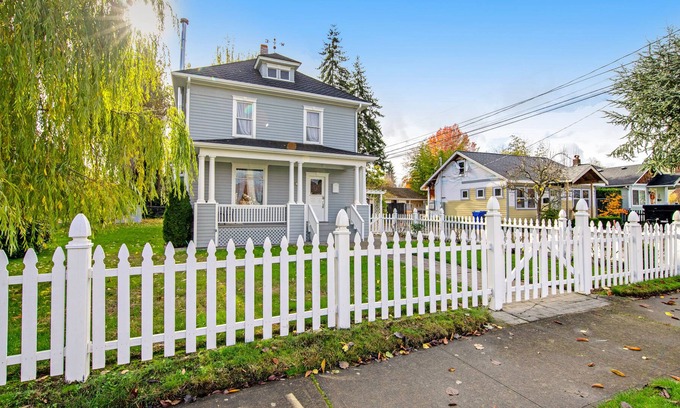 South End Casa | Dog-friendly home with fast WiFi, washer/dryer, and wood fireplace