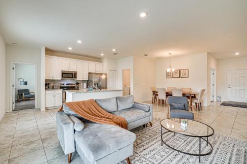 Mariner Casa | Dog-Friendly Home with Screened Porch in Cape Coral!
