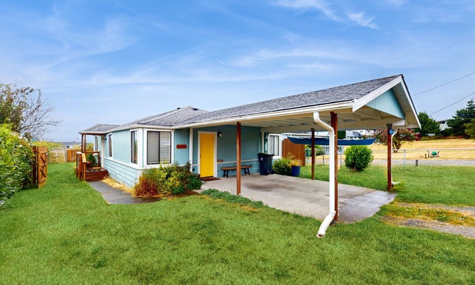Freeland Cabina | Dog-friendly home with Puget Sound views & walk to beach - located in Bush Point