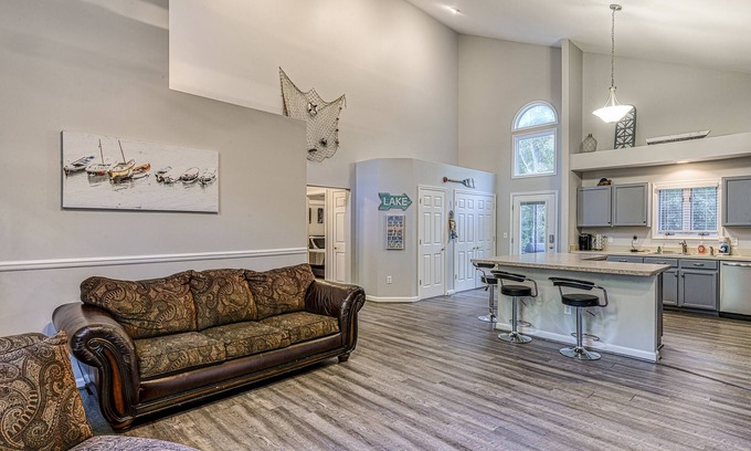 Mineral Casa | Dog-Friendly Home with Free WiFi, Central AC, Firepit, & Furnished Deck