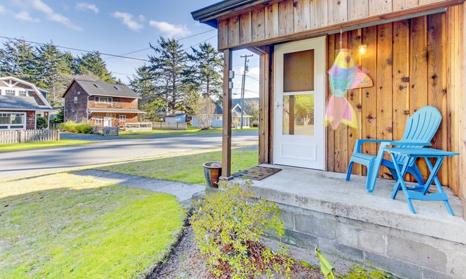 Cannon Beach Cabina | casa agradable para perros w / entretenimiento y bonito patio - cerca de la playa y el centro!