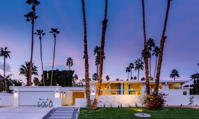 Vista Las Palmas Casa | Iconic Krisel home w/ fantastic pool, firepit, spa & mountain views - 2 dogs OK
