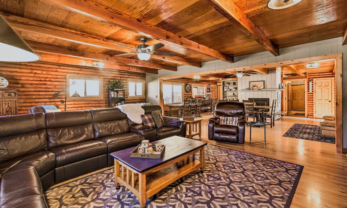 Kings Beach Cabina | Dog-Friendly Kings Beach Log Cabin w/ Hot Tub!