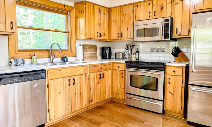 Minocqua Casa | Dog-friendly lakeside charmer with deck, dock access, & wood-burning fireplace