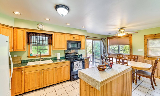 Lake George Cabaña | Dog-friendly Lake George Home: 3 Mi to Beach!