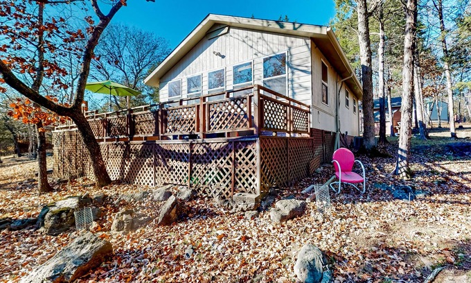 Eagle Rock Casa | Dog-friendly lakefront getaway with a firepit, large deck, & washer/dryer