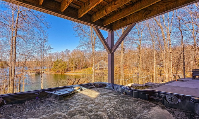 Huddleston Casa | Dog-friendly lakefront home with hot tub, dock, kayaks, & game room