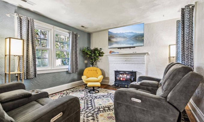 Bayview Casa | Dog-Friendly | Large Yard | Remote Work Setup