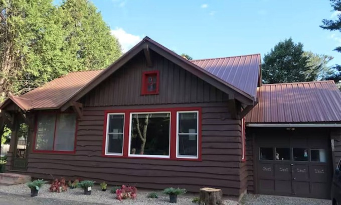 Ray Brook Casa | Dog Friendly, located Between Lake Placid and Saranac Lake with pontoon rentals