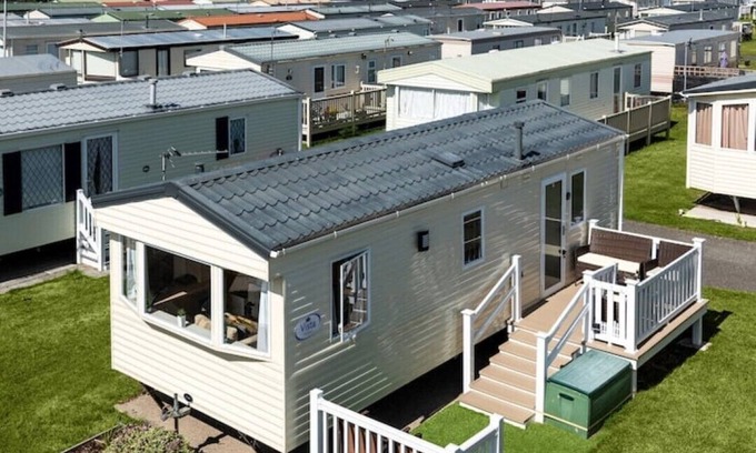 Towyn Casa | Dog Friendly* Lovely Caravan by the Beach, 4 Berth, Towyn, North Wales