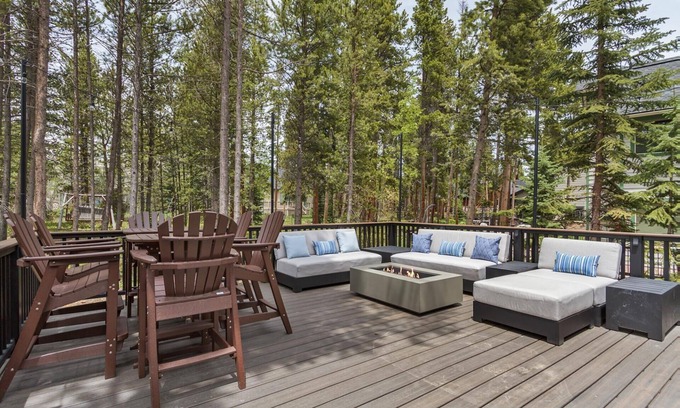 Christie Heights Casa | Hiking Trails Nearby! Pet-friendly, luxe alpine chalet; hot tub; close to Peak 8 and downtown