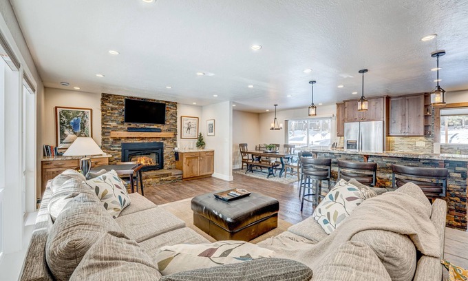 Incline Village Casa | Dog-friendly modern abode with large yard, fireplace, cable & washer/dryer