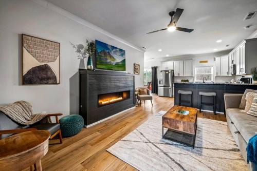 Sevierville Casa | *Dog Friendly*Modern home-Minutes to Dollywood, Gatlinburg, Smoky Mountains & Pigeon Forge!