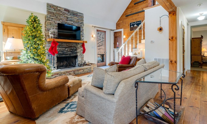 Seven Devils Otro | Dog-Friendly Mountain-View Home with Grill, Fireplace, Pool Table, & Ping-Pong,