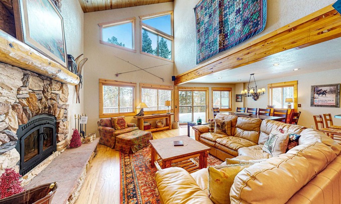 Sunset Ridge Casa | Dog-friendly mountain home with fireplace, firepit & ping-pong - great for kids