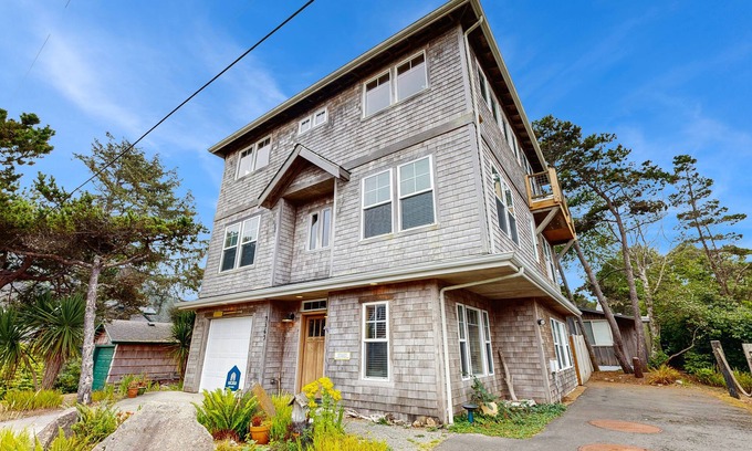 Neskowin Casa | hogar agradable para perros w / vista al mar, jacuzzi privado, y patio!