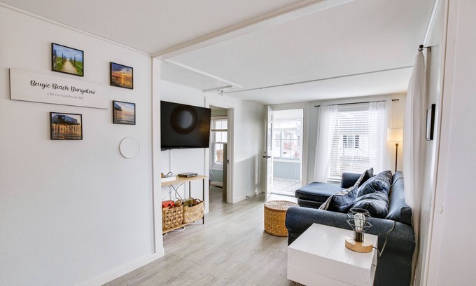 Old Orchard Beach Cabaña | Dog-friendly Old Orchard Beach Home < 1 Mi to Pier